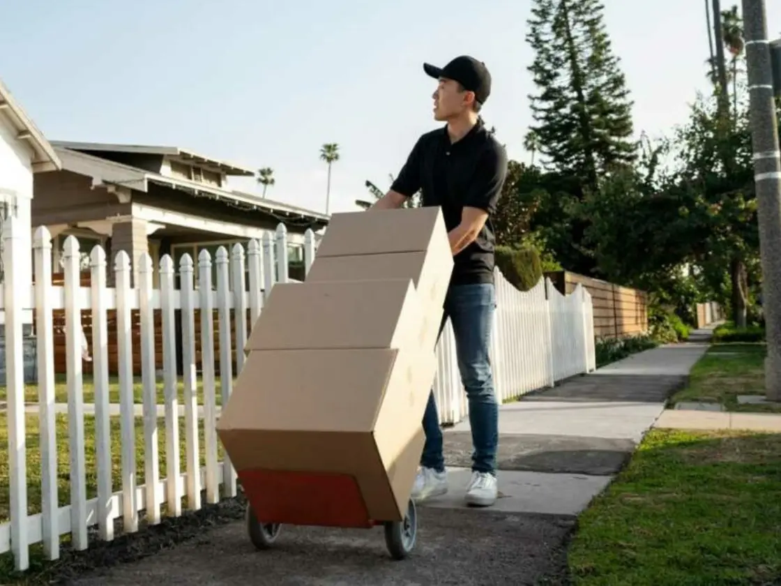 Last mile delivery management software showing end-to-end delivery operations, scheduling, and routing